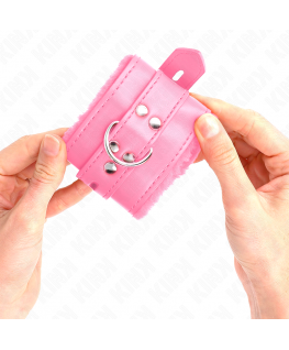 KINK - POLSINI IMBOTTITI IN PELLICCIA CON FORI QUADRI ROSA E CINTURA ROSA REGOLABILE 17-29 CM X 6 CM